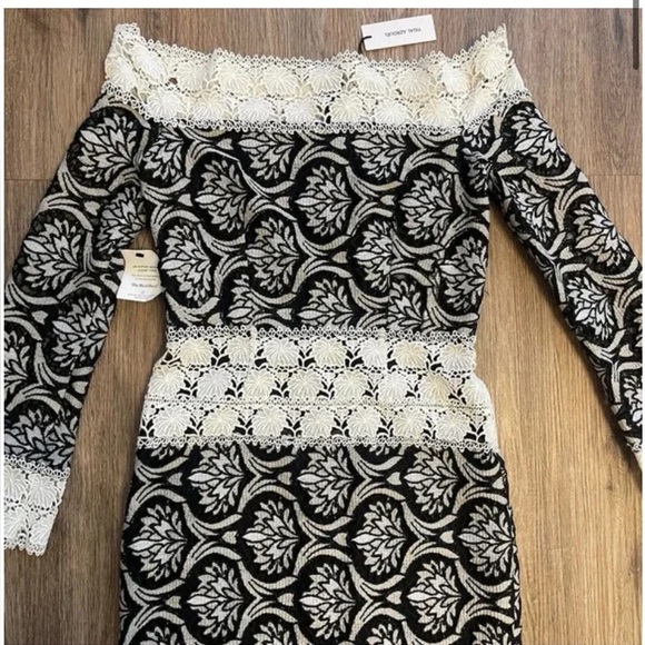 Yigal Azrouel Long Sleeve Black and White Lace Trumpet Dress Sz 4 - Picture 2 of 13
